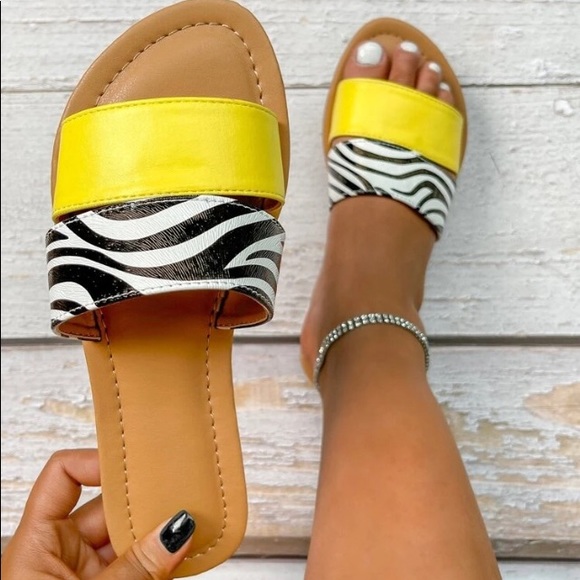 NEW CUTE ZEBRA YELLOW SLIDES - Picture 2 of 3